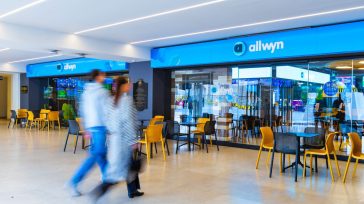 Η εποχή της Allwyn ξεκινά για το δίκτυο των καταστημάτων του ΟΠΑΠ