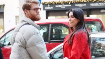 Thomas Walkup – Estrella Nouri: Βόλτα στο κέντρο της Αθήνας πιασμένοι χέρι-χέρι