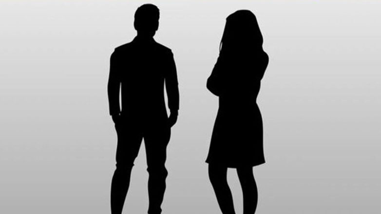 Ποιο είναι το ζευγάρι το οποίο ερωτοτροπούσε σε αυτοκίνητο στο Κολωνάκι;