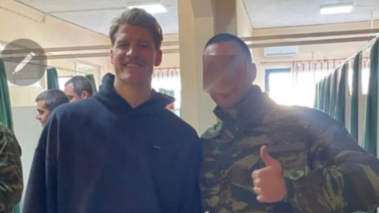 Ο Γουόκαπ παρουσιάστηκε στον ελληνικό στρατό