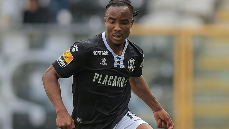 «Έτοιμος να φορέσει τη φανέλα του Ολυμπιακού ο Ονιεμαέτσι», γράφουν οι Πορτογάλοι