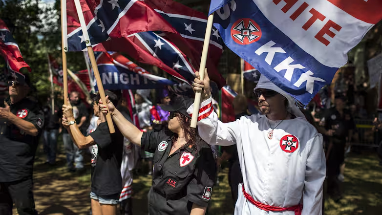 Κεντάκι: Η Κου Κλουξ Κλαν μοίρασε φυλλάδια προς τους μετανάστες που γράφουν «φύγετε τώρα»