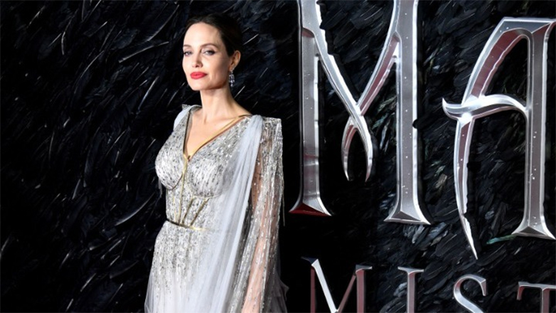 Βραδινές δημιουργίες που φορέθηκαν από διάσημες σταρ πωλούνται σε δημοπρασία