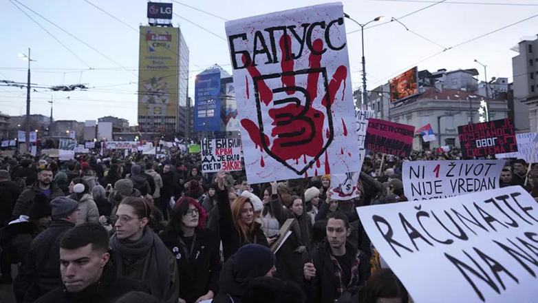Ογκώδεις διαδηλώσεις κατά του Βούτσιτς και της κυβέρνησης στη Σερβία