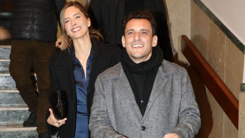 Σταύρος Σβήγκος – Γιολάντα Καλογεροπούλου: Νέα κοινή εμφάνιση για το ζευγάρι σε θεατρική παράσταση