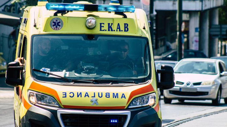 Θεσσαλονίκη: Έπεσε με το αμάξι του πάνω σε τρία δίκυκλα