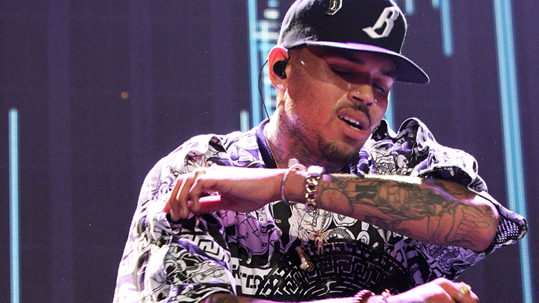 Κρις Μπράουν: Ο τραγουδιστής έκανε αγωγή στη Warner Bros – Διεκδικεί 500 εκατ. δολάρια!