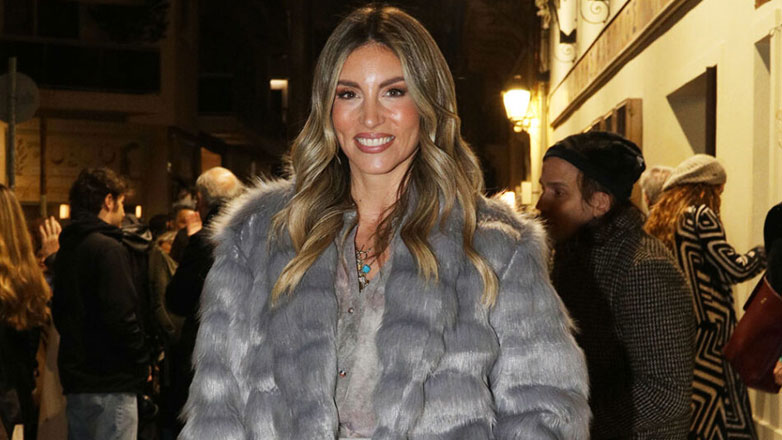 Αθηνά Οικονομάκου: Solo βραδινή εμφάνιση για την ηθοποιό – Πού την πέτυχε ο φωτογραφικός φακός;