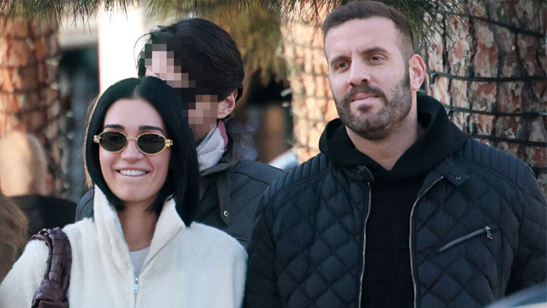 Νίκος Παππάς: Βόλτα στη Γλυφάδα με νέα μελαχρινή συνοδό μετά το χωρισμό του από τη Βάλια Χατζηθεοδώρου