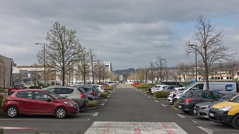 Παρατείνεται για δύο χρόνια η δωρεάν στάθμευση ηλεκτρικών οχημάτων