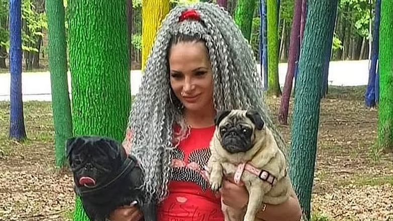 Πέθανε στο διαμέρισμά της και την έτρωγαν τα σκυλάκια της