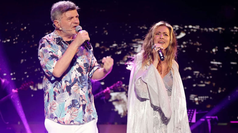 Πες το Ψέματα: Φοίβος Δεληβοριάς και Νατάσσα Μποφίλιου αποχωρούν από την παράσταση μετά τις αντιδράσεις για την αφίσα με 17 άντρες