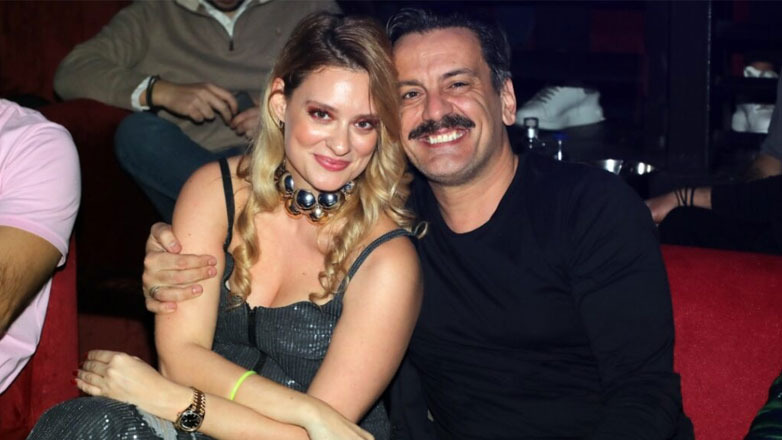 Θάνος Κιούσης: Σπάνια δημόσια εμφάνιση με την σύζυγό του, Ιωάννα Γραμματικού στα μπουζούκια