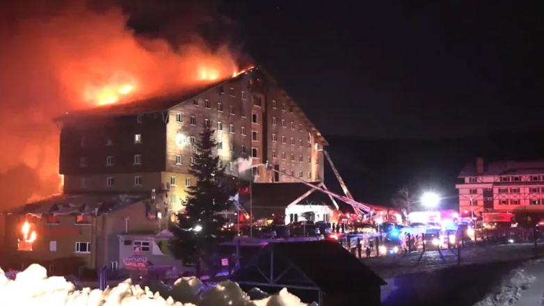 Τουρκία: Δεκατέσσερις συλλήψεις για την πυρκαγιά στο ξενοδοχείο