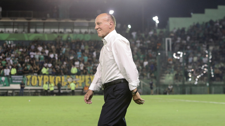 Παναθηναϊκός: Φόρος τιμής στον Μίμη Δομάζο στη Λεωφόρο