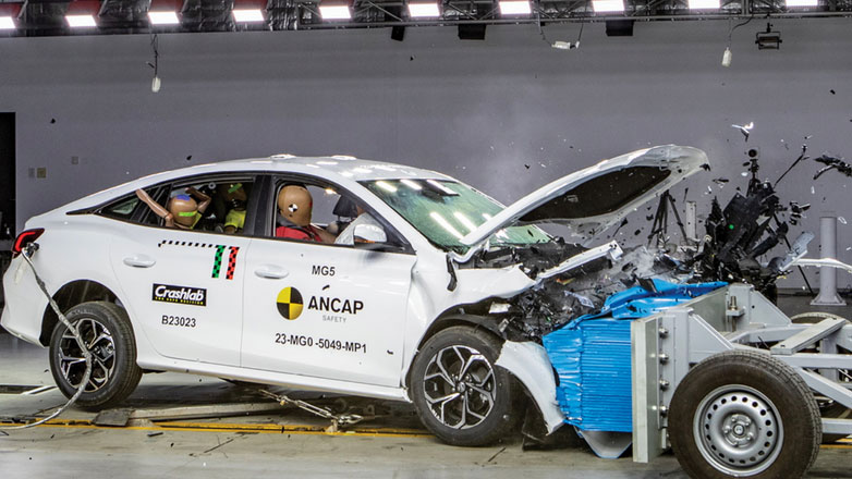 Είναι τα ηλεκτρικά Ι.Χ. ασφαλέστερα από τα θερμικά, σε περίπτωση σύγκρουσης; Ιδού η απάντηση