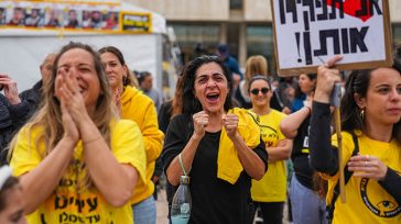 Ισραήλ: Χιλιάδες διαδηλωτές απαιτούν από την κυβέρνηση την πλήρη εφαρμογή της συμφωνίας κατάπαυσης του πυρός