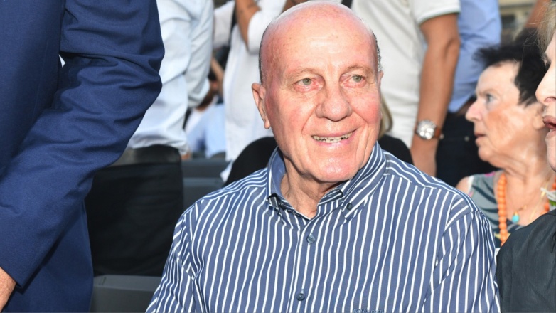 Μίμης Δομάζος: Η αποκάλυψη για τον θάνατό του – «Την “έπαθε” έξω από το νοσοκομείο, έπρεπε να καλέσουν ασθενοφόρο»