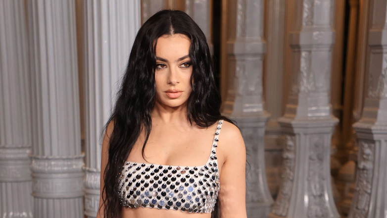 Charli xcx, Chappell Roan και Sabrina Carpenter θα ανέβουν στη σκηνή των Grammy 2025