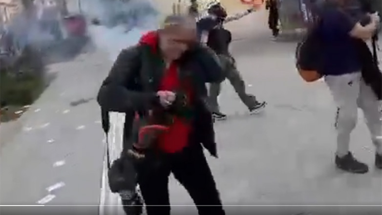 Τραυματίστηκε ο φωτορεπόρτερ Μάριος Λώλος από χειροβομβίδα κρότου λάμψης