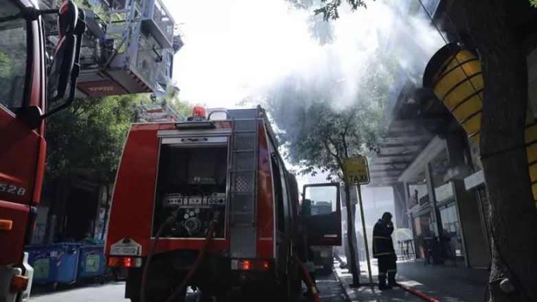 Νεκρή ηλικιωμένη γυναίκα μετά από φωτιά στο διαμέρισμά της στην πλατεία Αττικής