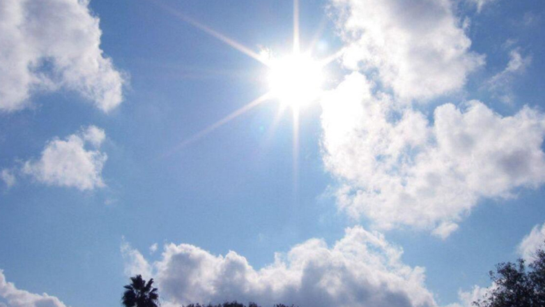 Καιρός: Αίθριος με λίγες τοπικές βροχές