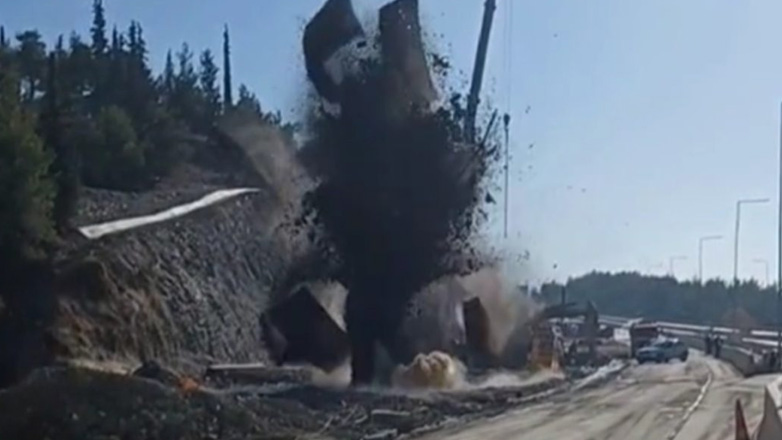 Θεσσαλονίκη: Ελεγχόμενη έκρηξη στον Περιφερειακό λόγω Fly Over Θεσσαλονίκη: Ελεγχόμενη έκρηξη στον Περιφερειακό λόγω Fly Over