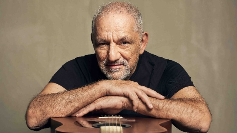 «Του δρόμου η χαρά»: Ο Νίκος Πορτοκάλογλου επιστρέφει στο Μέγαρο Μουσικής