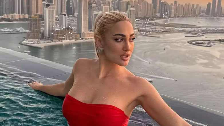 Στο στόχαστρο η Ιωάννα Τούνη για τα βίντεο από το Ντουμπάι την ώρα της συγκέντρωσης για τα Τέμπη – «Eκτός πραγματικότητας»