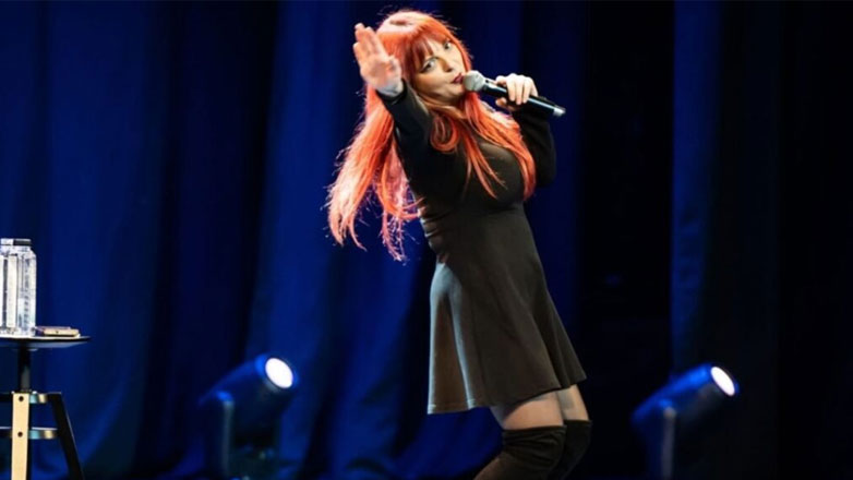 Συγκλονίζει η Χρύσα Κατσαρίνη: «Ο πατέρας μου μας έδερνε, οπότε έπρεπε με κάποιο τρόπο να ηρεμώ τη μάνα μου»