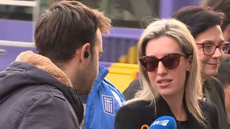 Η Πόπη Δομάζου έξω από το γήπεδο της Λεωφόρου – «Ο πατέρας μου είναι εδώ»