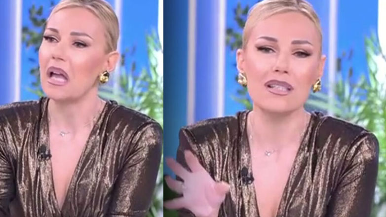 Η Τίνα Μεσσαροπούλου σχολιάζει το συλλαλητήριο για τα Τέμπη φορώντας…λαμέ!