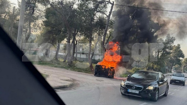 Κινέζικο ηλεκτρικό αυτοκίνητο τυλίχθηκε στις φλόγες στη λεωφόρο Διονύσου