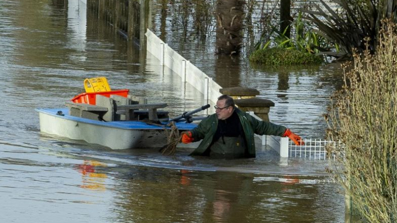 Κόκκινος συναγερμός στη δυτική Γαλλία από την καταιγίδα Herminia