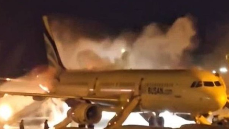 Νότια Κορέα: Αεροπλάνο έπιασε φωτιά στο αεροδρόμιο της Μπουσάν
