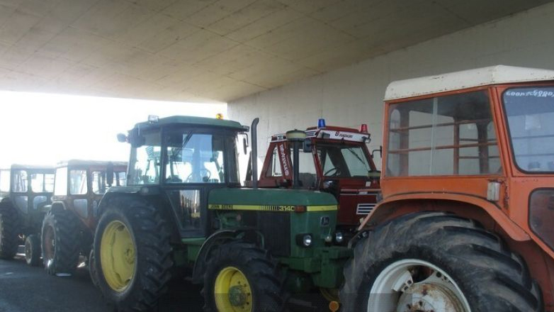 Αγρότες απέκλεισαν για δύο ώρες τον κόμβο Μεγαλοχωρίου