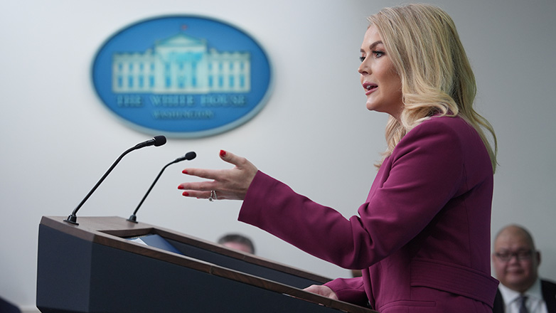 Κάρολαϊν Λέβιτ: Η νεότερη εκπρόσωπος που έχει ποτέ περάσει το κατώφλι του Λευκού Οίκου