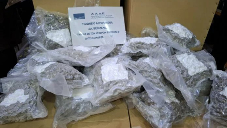 Είχαν κρύψει 105 κιλά κάνναβης σε φορτίο με ρούχα