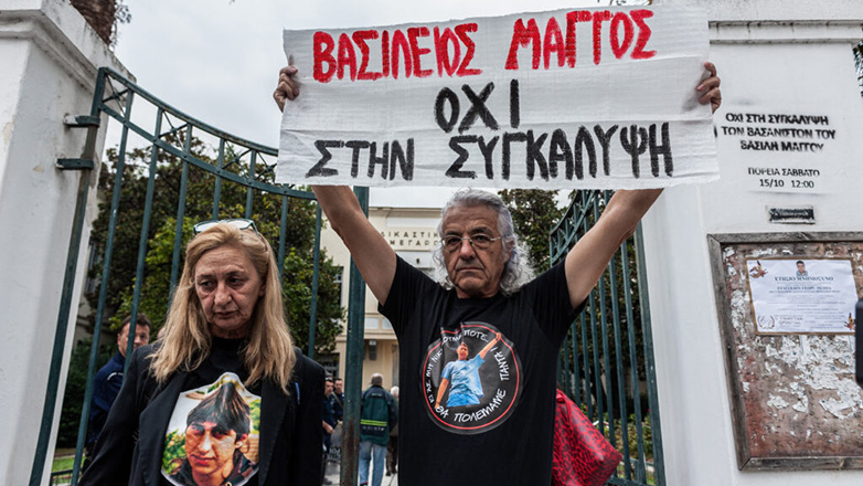 Γιάννης Μάγγος: «Με χτύπησαν οι αστυνομικοί εκεί δίπλα που σκότωσαν το παιδί μου»