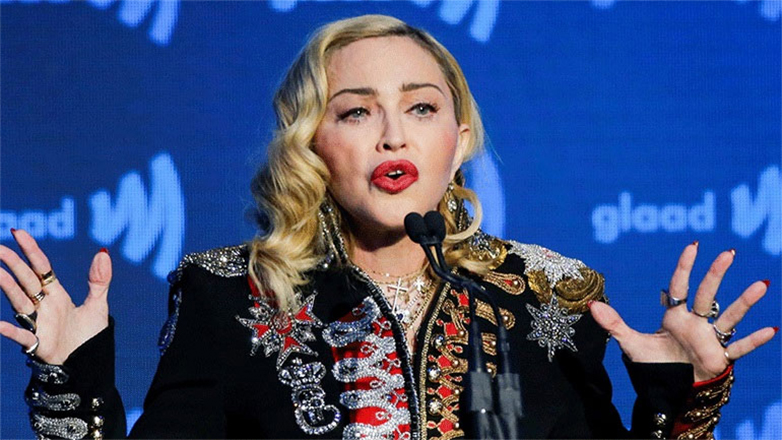 Madonna: Η απροσδόκητη εμφάνιση της σε ρόλο κωμικού σε σκηνή της Νέας Υόρκης