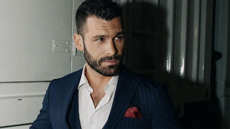 Στάθης Σχίζας: Απαντά αν είναι σε σχέση μετά την εμφάνιση στην Αράχωβα με μελαχρινή καλλονή Στάθης Σχίζας: Απαντά αν είναι σε σχέση μετά την εμφάνιση στην Αράχωβα με μελαχρινή καλλονή