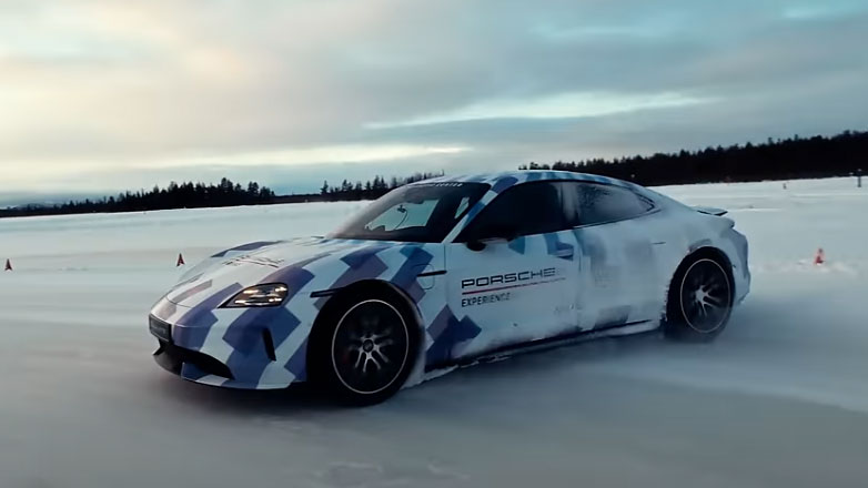 Η Porsche Taycan μπήκε στο βιβλίο Guinness για το μεγαλύτερο EV drift στον πάγο (Βίντεο)