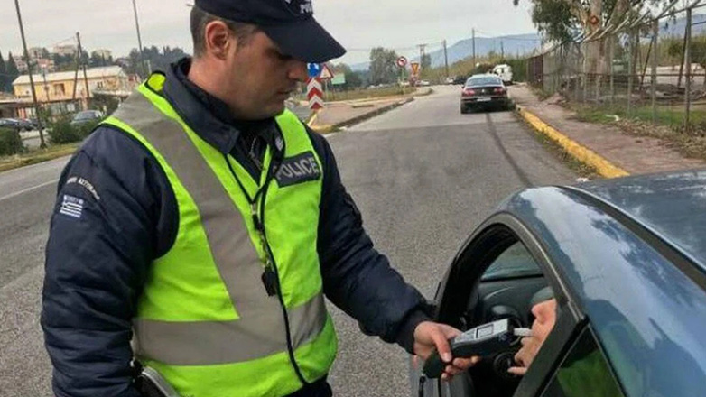 «Προσοχή Λάδια»: Πως αποφεύγουν τα μπλόκα της τροχαίας οι χρήστες των κοινωνικών δικτύων