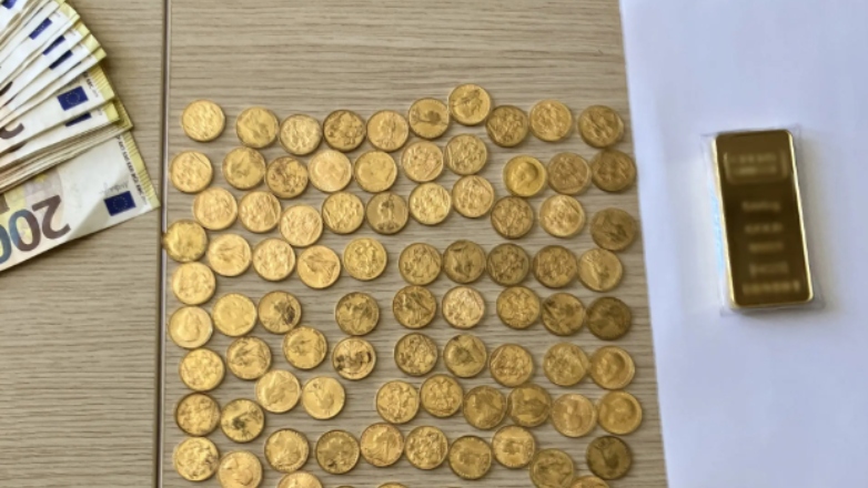 Ράβδοι χρυσού, λίρες, όπλα και χάπια σε κύκλωμα ντόπινγκ