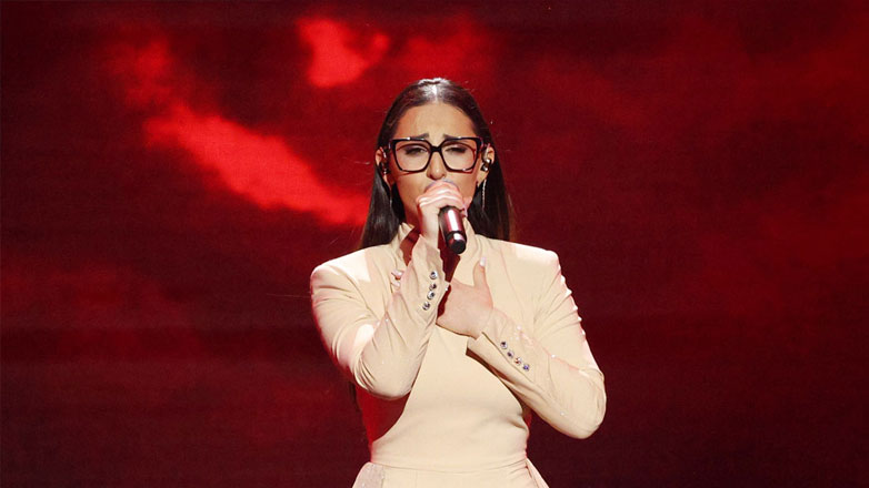 Klavdia: Η διακριτική στήριξη από τον σύντροφό της και το ποντιακό γλέντι στο σπίτι της μετά τον Εθνικό Τελικό της Eurovision