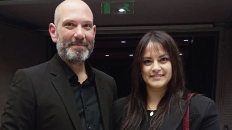 «Μέσα στο μυαλό σου»: Μια θεατρική παράσταση που μας εξηγεί γιατί ο έρωτας μπορεί να μας κάνει να χάσουμε το μυαλό μας