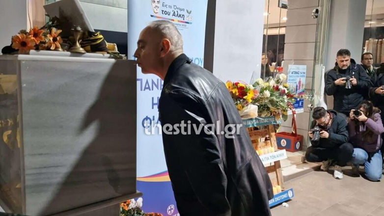 Θεσσαλονίκη: 19 κεριά στη μνήμη του Άλκη Καμπανού – «Νιώθω λες και ζούμε εφιάλτη» δήλωσε ο πατέρας του