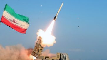 Νέο βαλλιστικό πύραυλο μεγάλου βεληνεκούς παρουσίασε το Ιράν