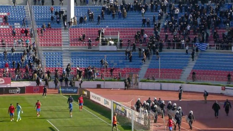 Άγρια επεισόδια μεταξύ οπαδών Πανιωνίου και Καλαμάτας στη Νέα Σμύρνη