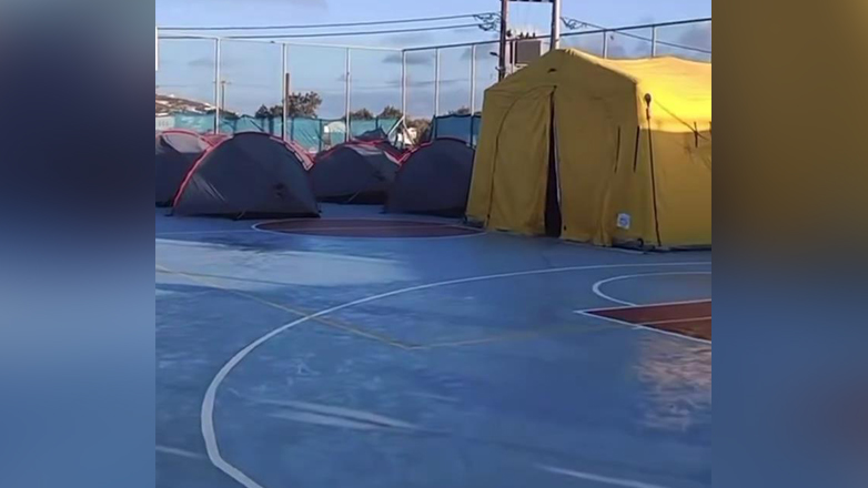 Εγκατάσταση της ΕΜΑΚ με σκηνές στη Σαντορίνη – Δείτε βίντεο